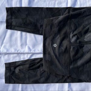 lululemon Athletica Wunder Train High Rise Tight 25” Black Camo SIZE 2